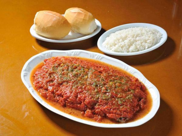 Bauru com tomate  frango
